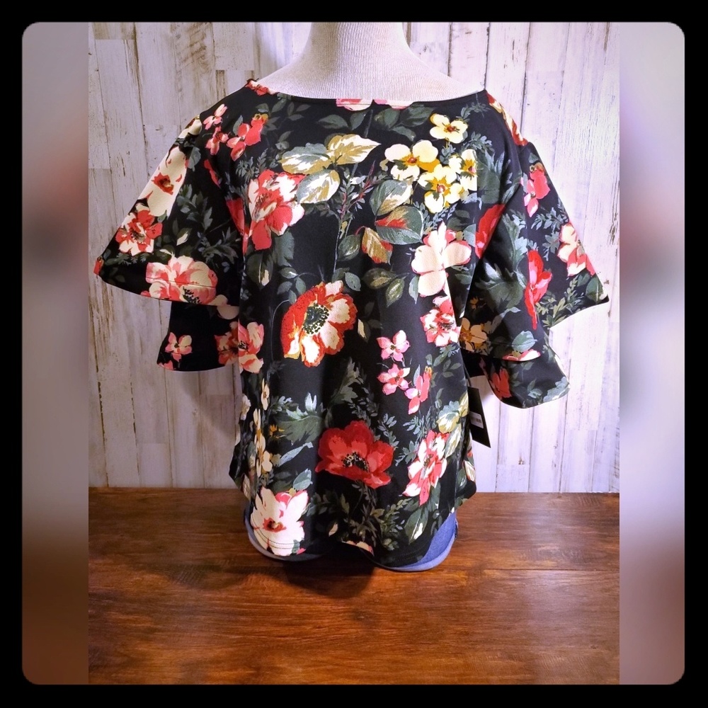 Womens floral top